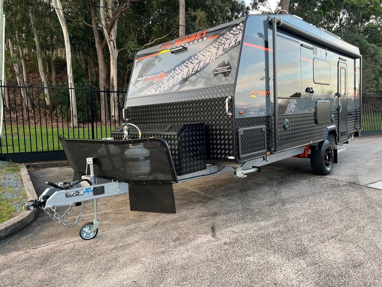 2024 Sunset Wildtrekker 18'9 Single Axle Off-Road With 400amp Lithium Batteries