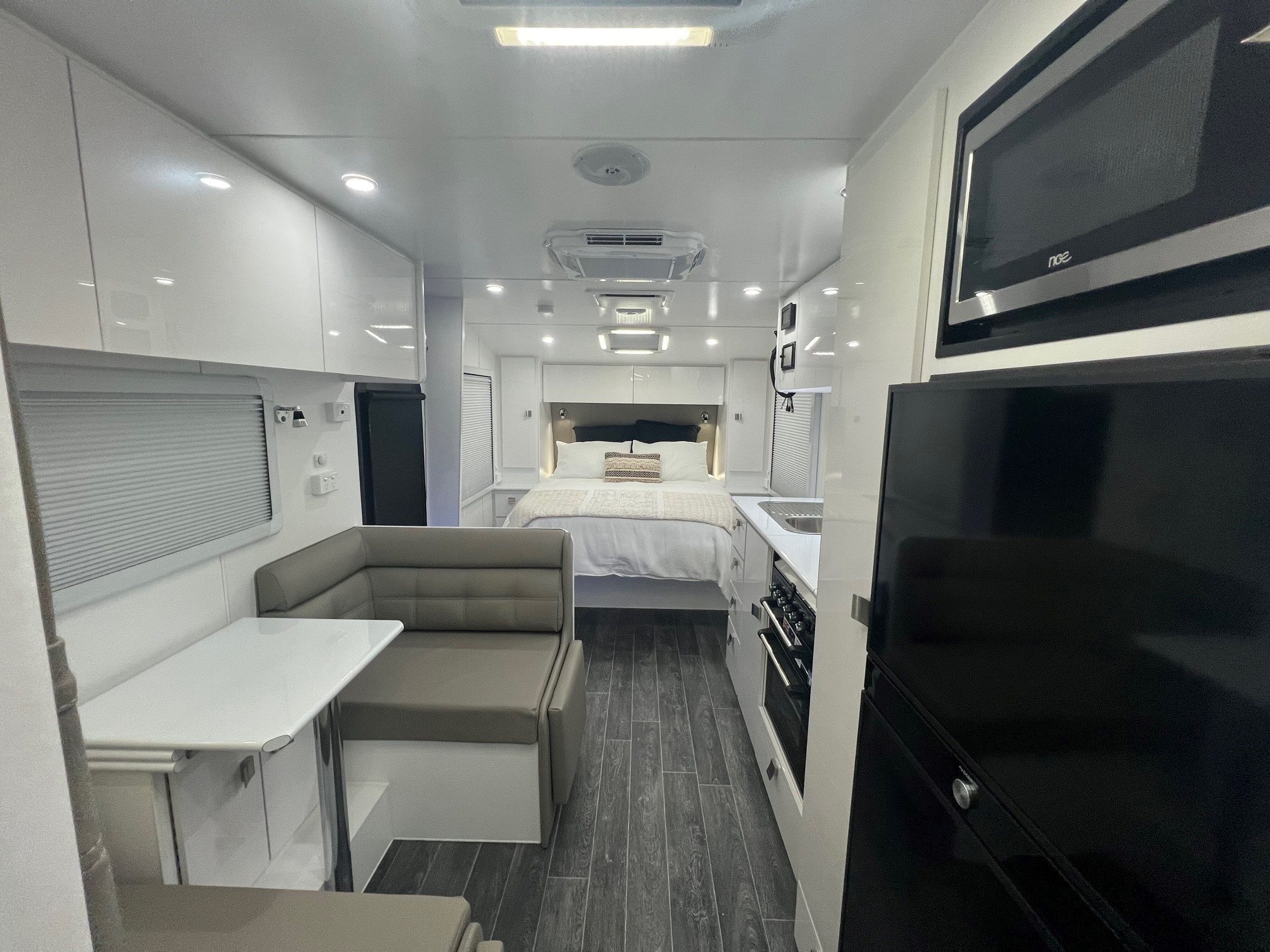 2022 New Design Caravan Avalon 20ft Off-Road With Flat Floor Caravan