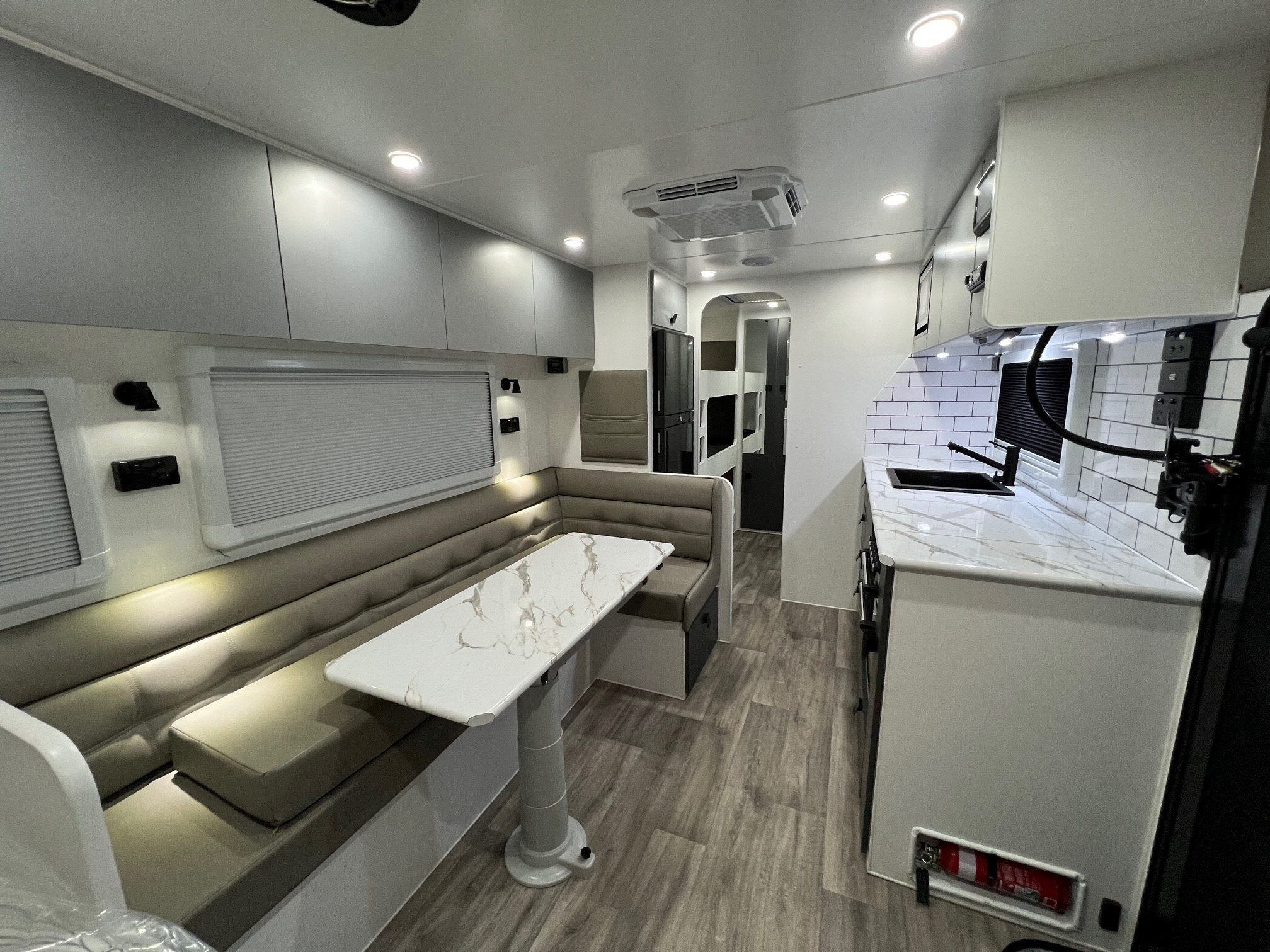 2022 New Design Family Trekker 21ft6 Triple Bunk Offroad With East / West Bed