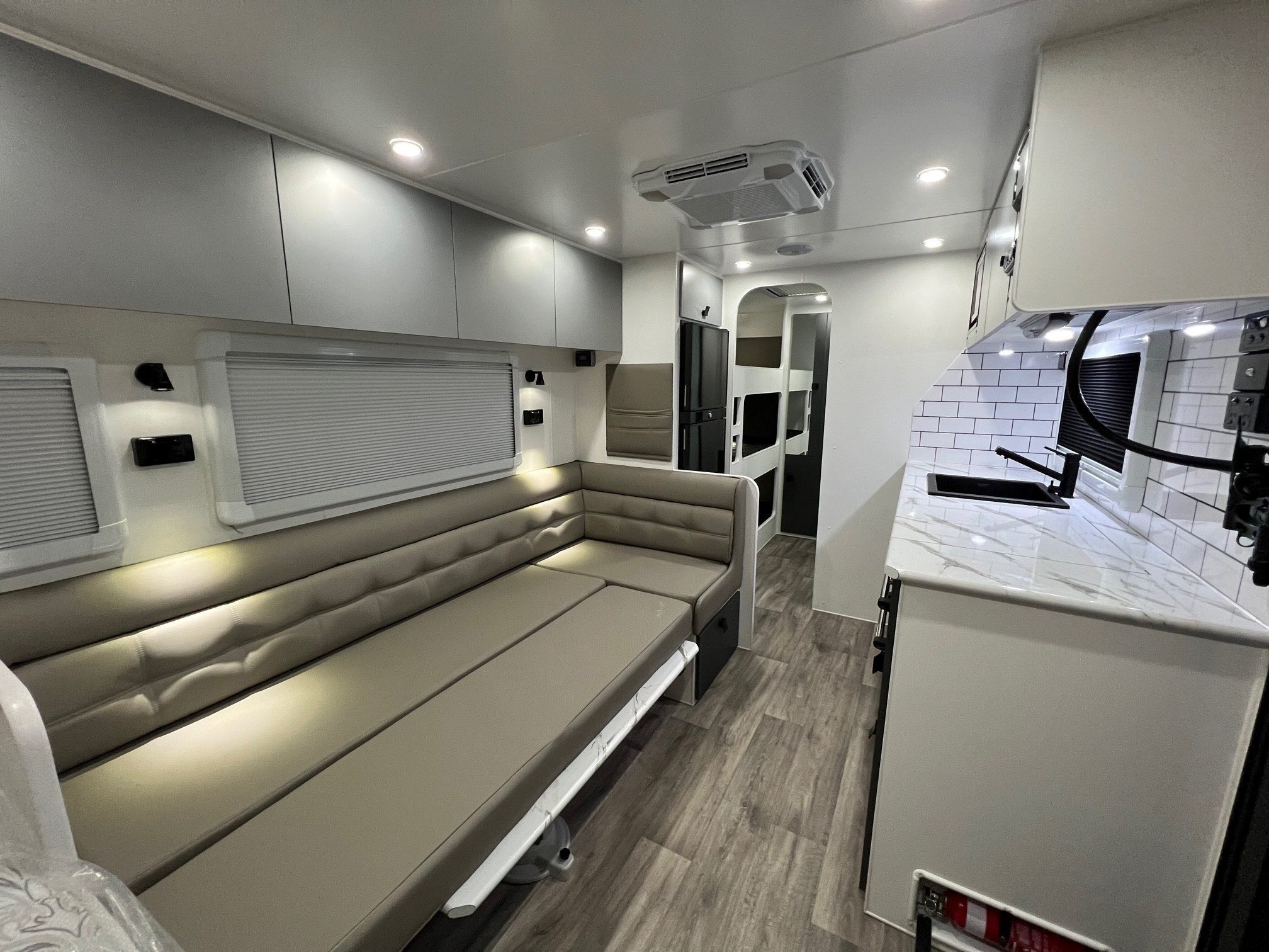 2022 New Design Family Trekker 21ft6 Triple Bunk Offroad With East / West Bed