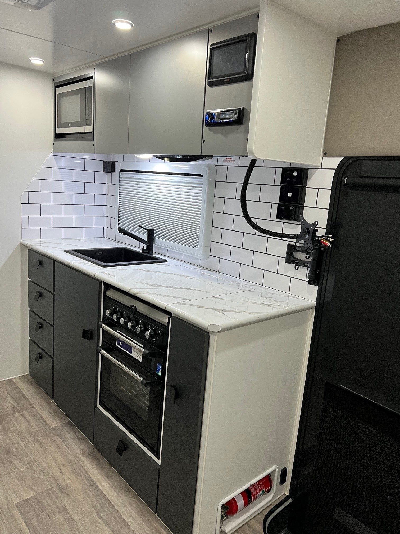 2022 New Design Family Trekker 21ft6 Triple Bunk Offroad With East / West Bed