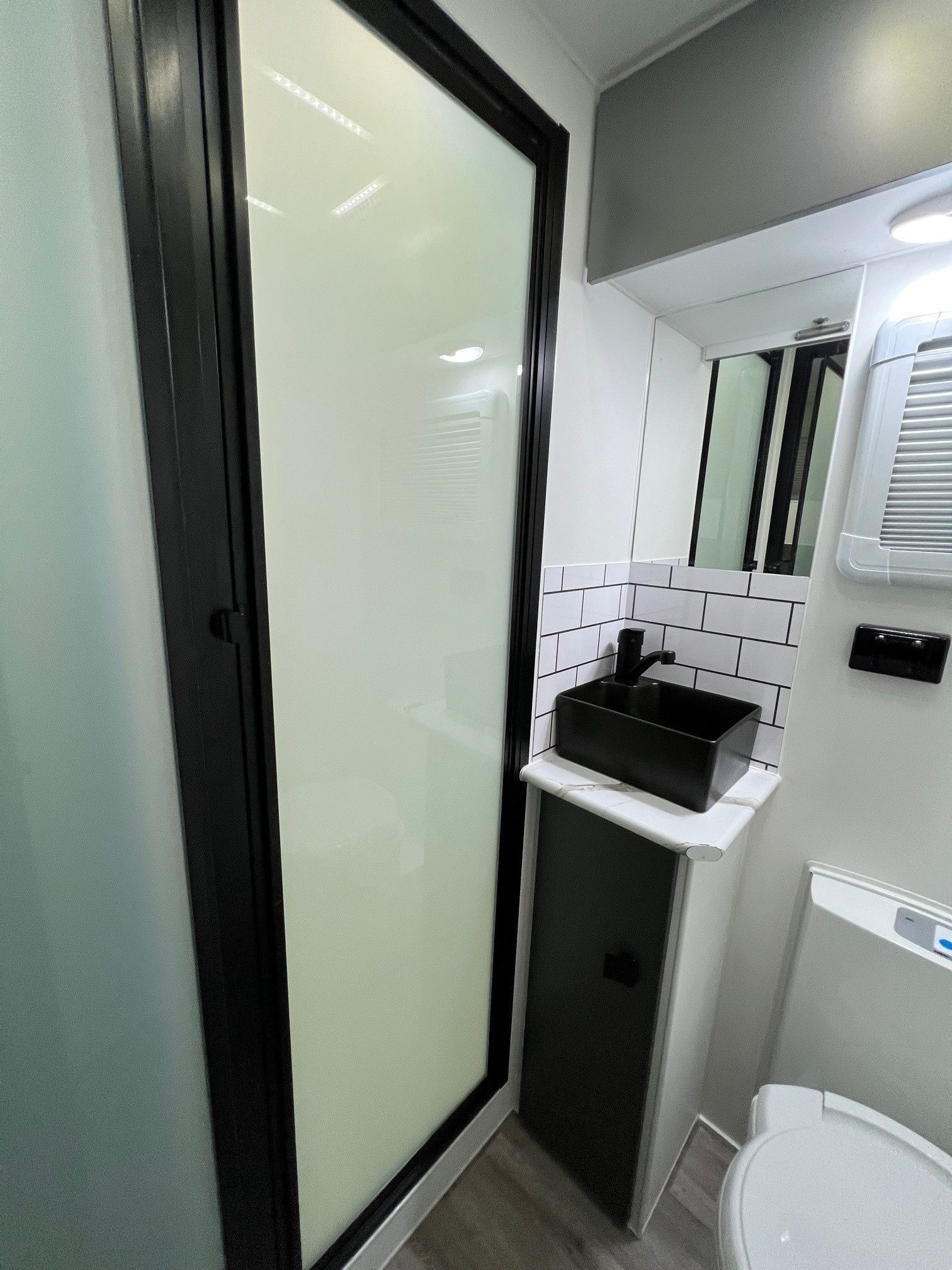 2022 New Design Family Trekker 21ft6 Triple Bunk Offroad With East / West Bed