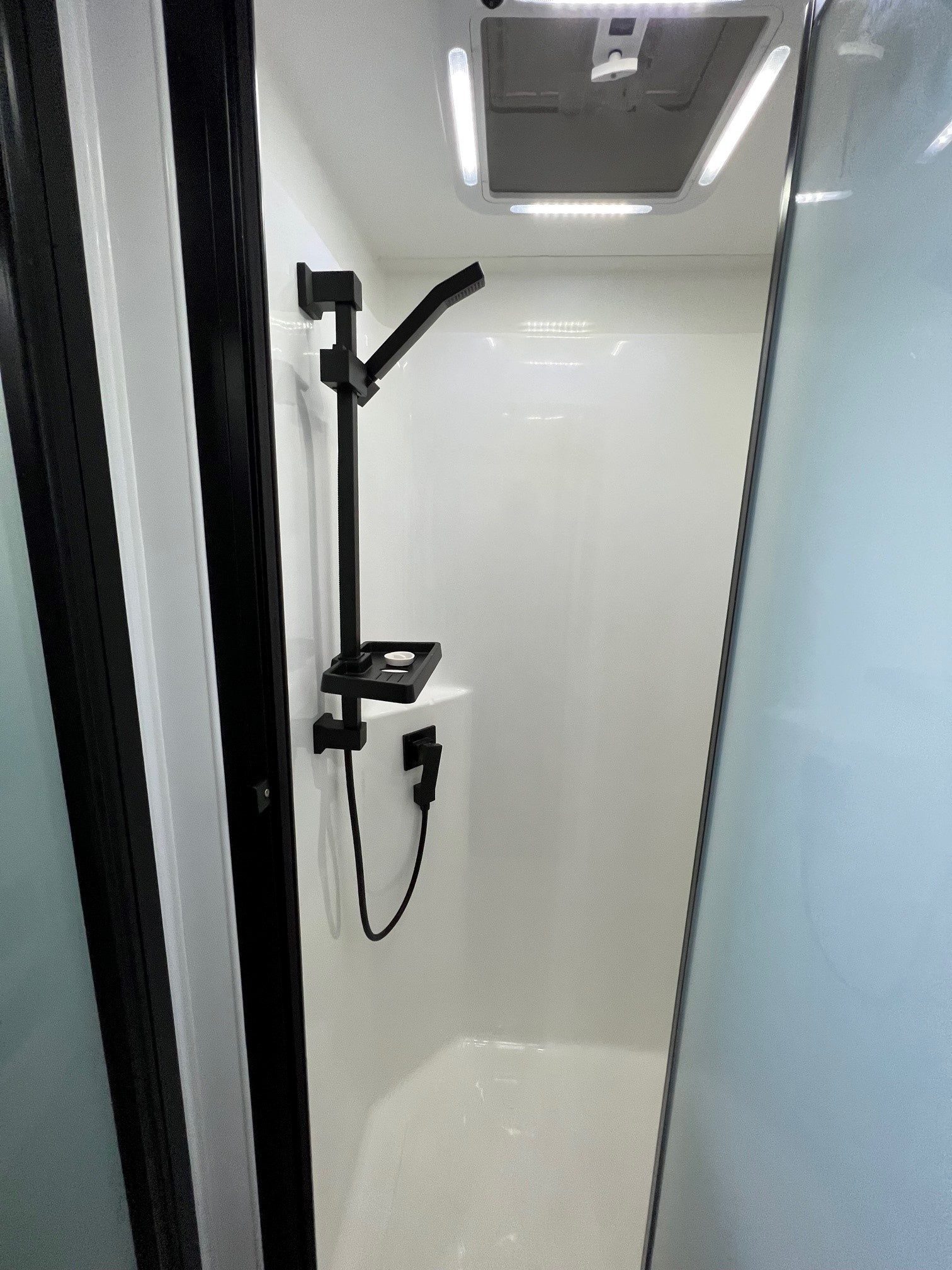 2022 New Design Family Trekker 21ft6 Triple Bunk Offroad With East / West Bed