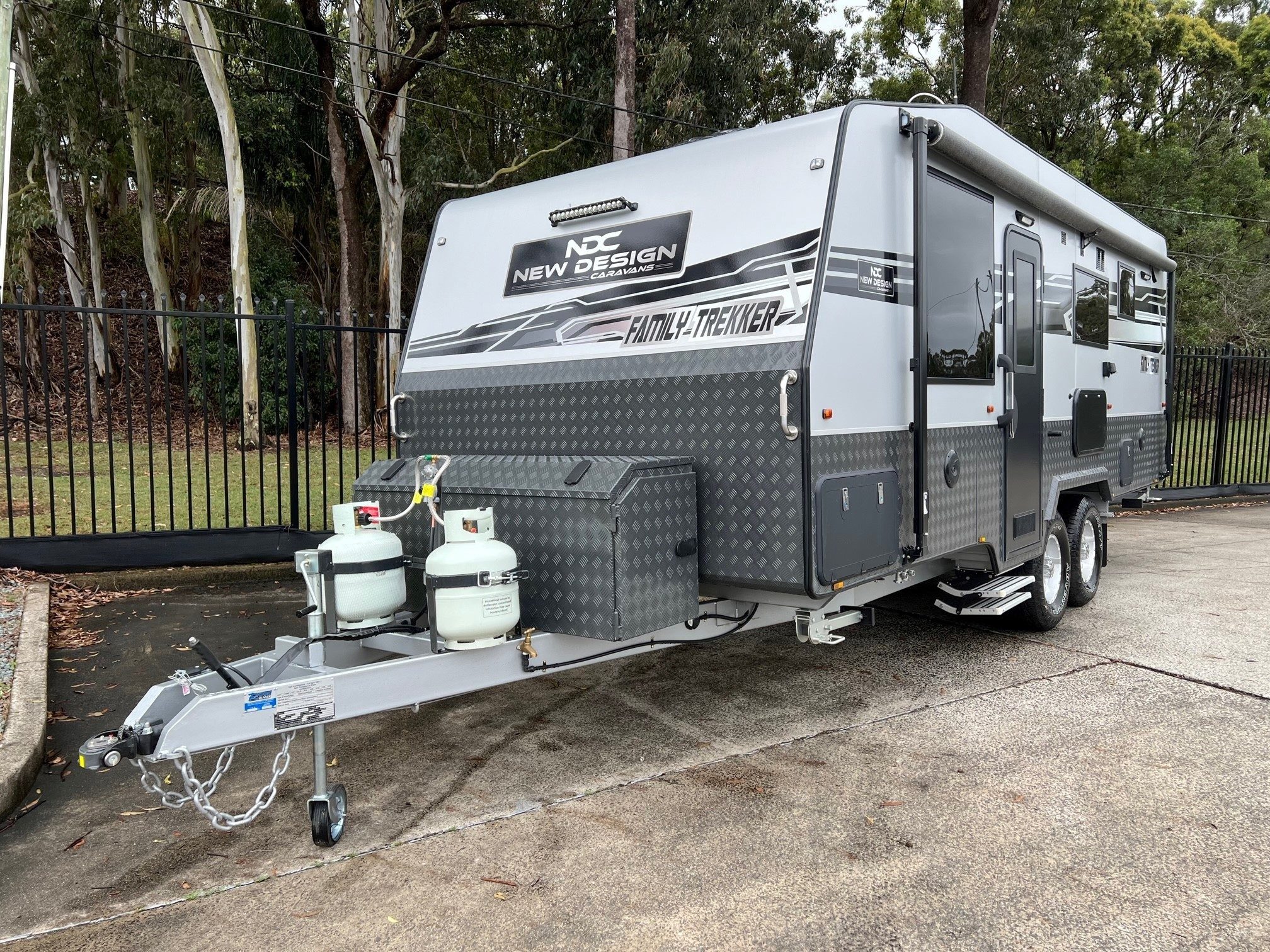 2022 New Design Family Trekker 21ft6 Triple Bunk Offroad With East / West Bed
