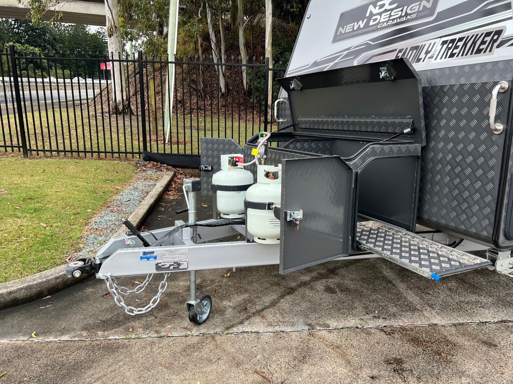 2022 New Design Family Trekker 21ft6 Triple Bunk Offroad With East / West Bed