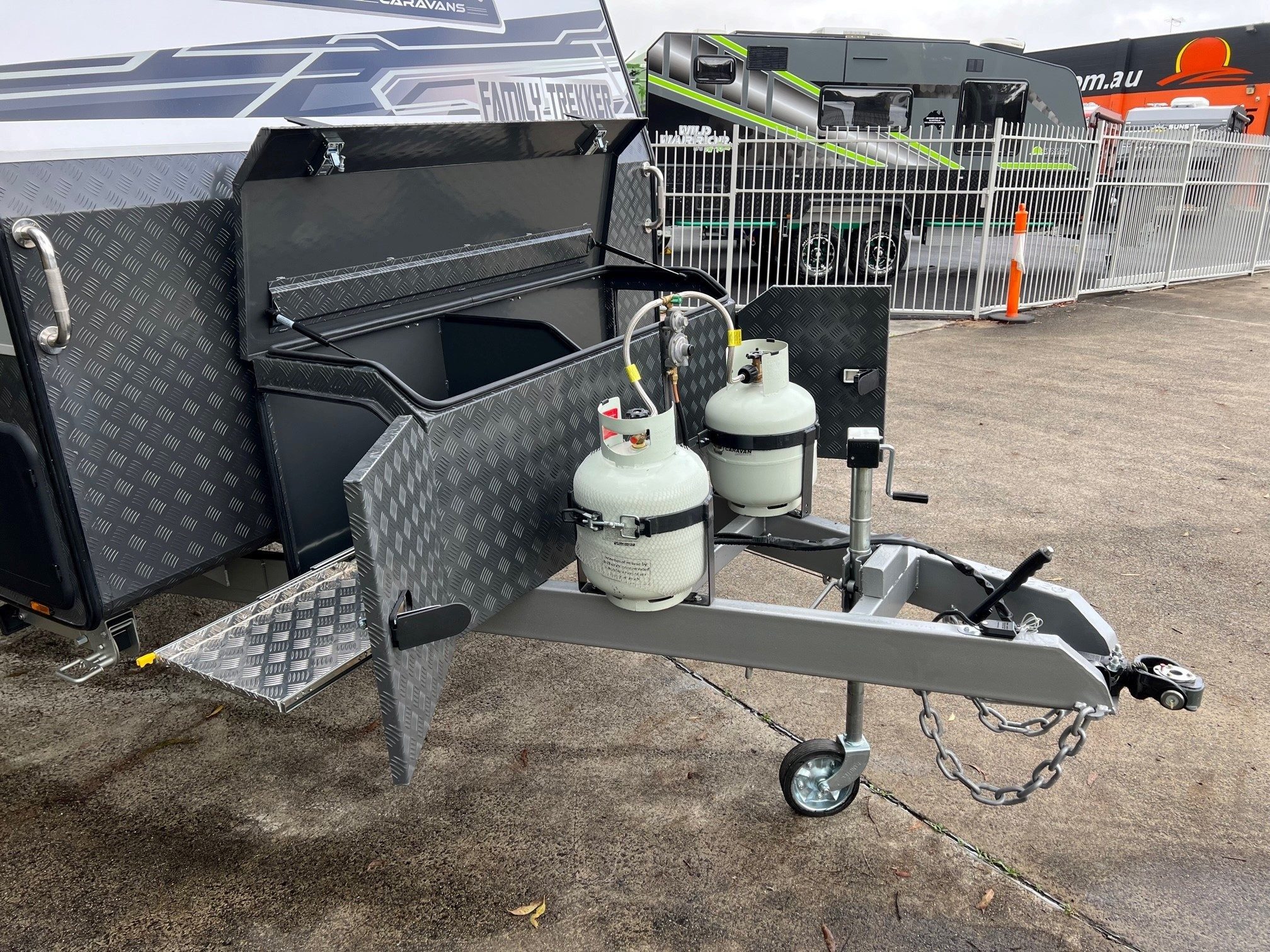 2022 New Design Family Trekker 21ft6 Triple Bunk Offroad With East / West Bed