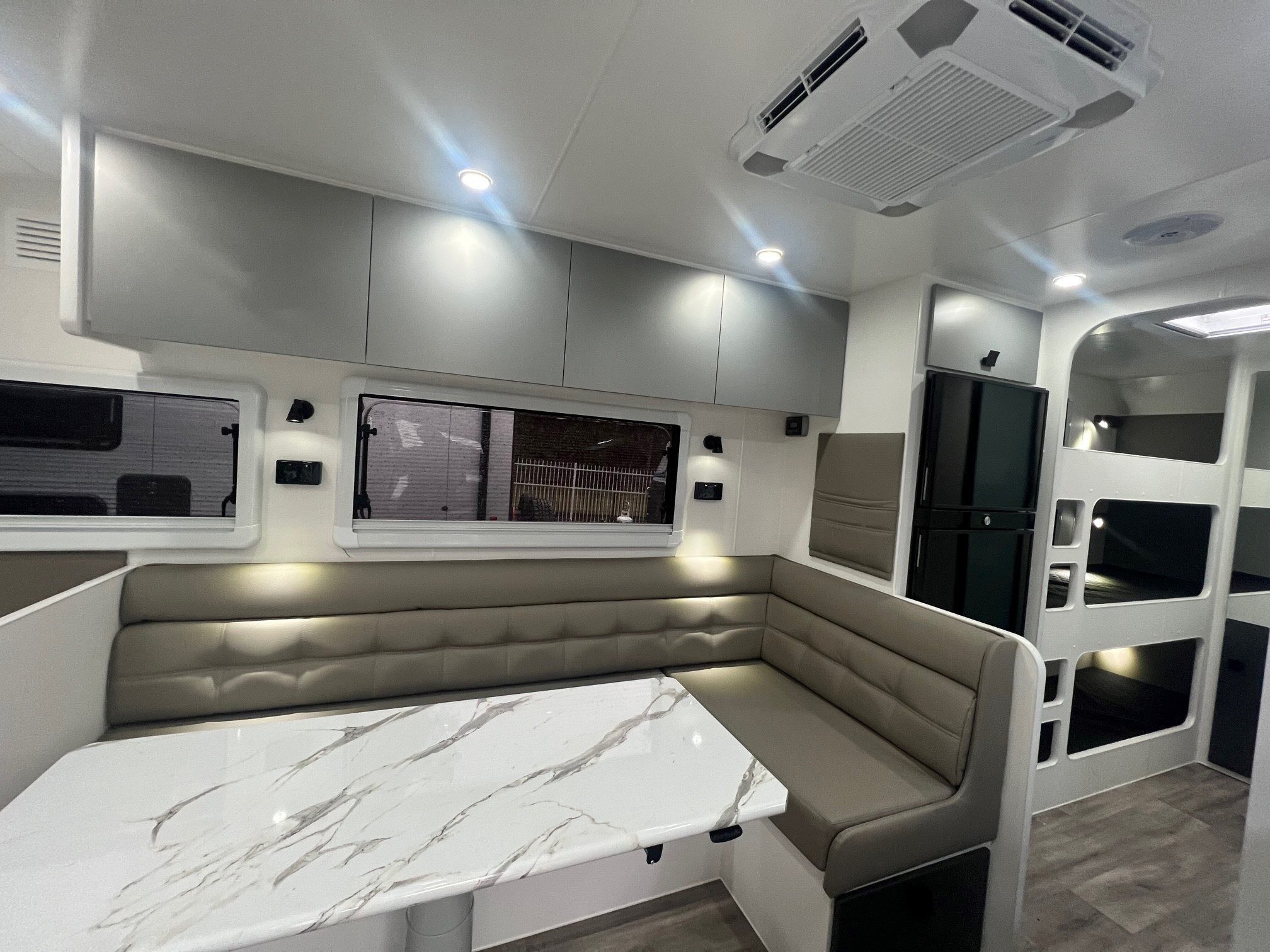 2022 New Design Family Trekker 21ft6 Triple Bunk Offroad With East / West Bed