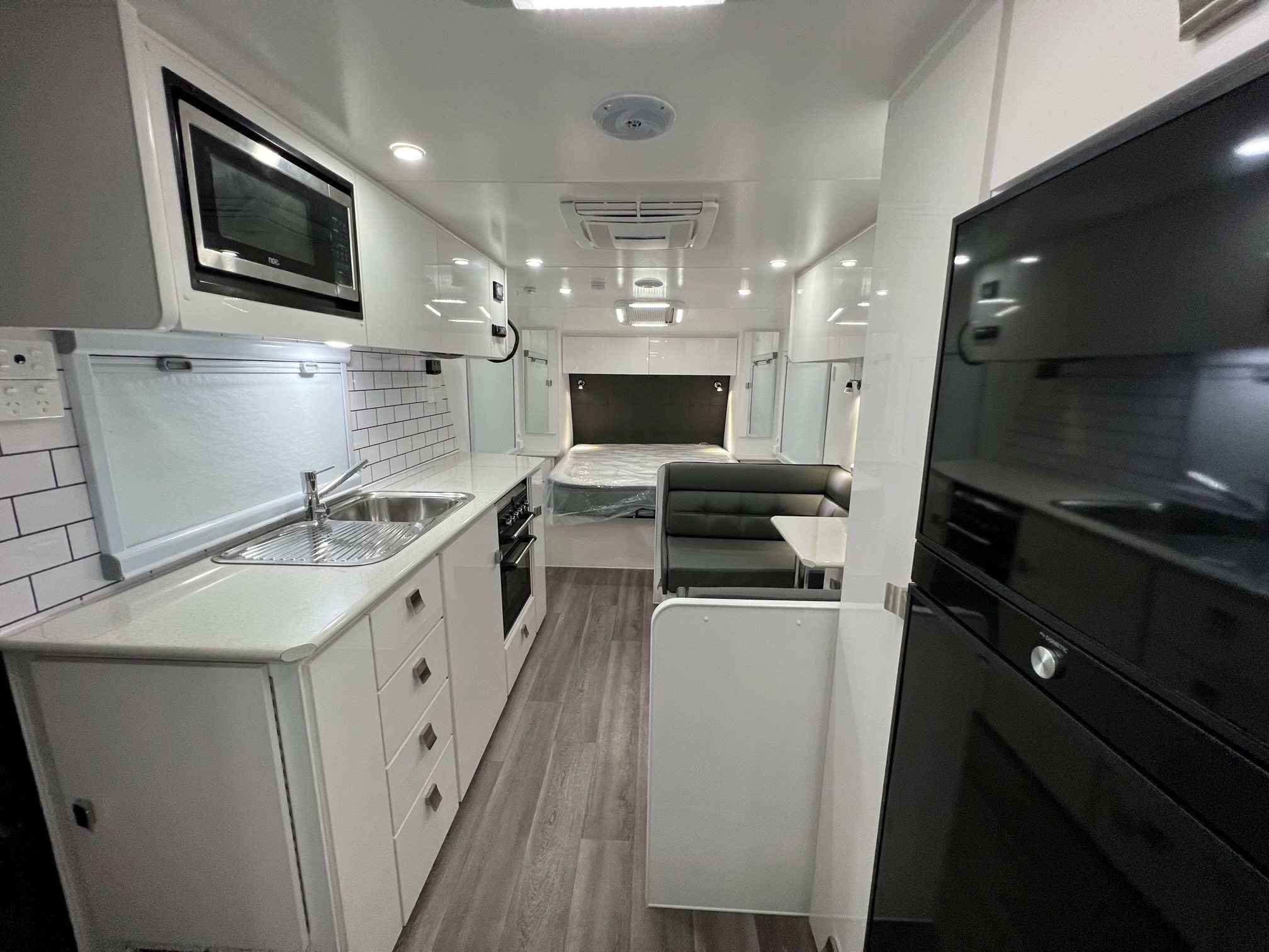 2023 Sunset Boulevard 21ft Semi Off-Road Caravan