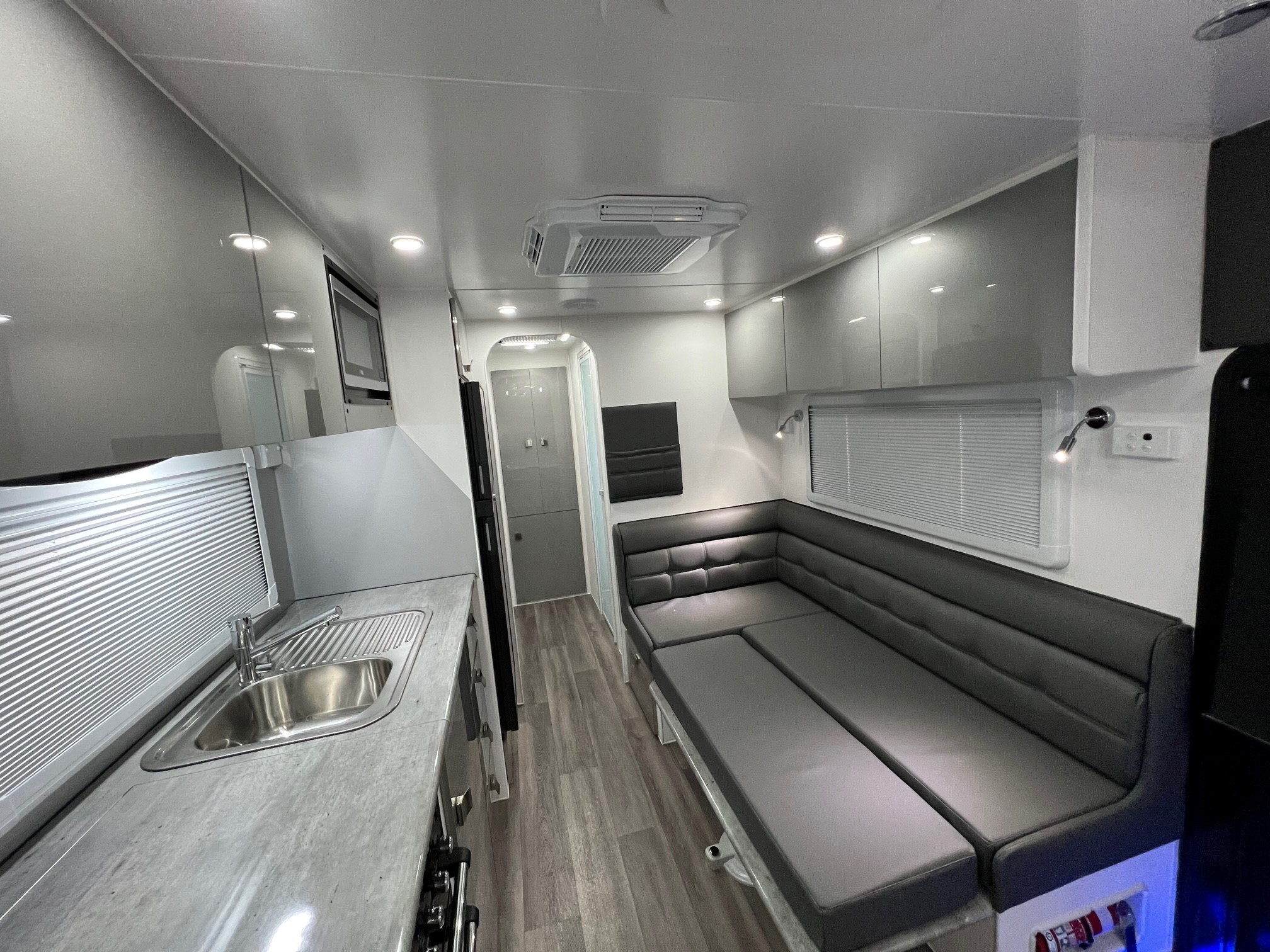 2024 New Design Family Trekker Triple Bunk offroad van