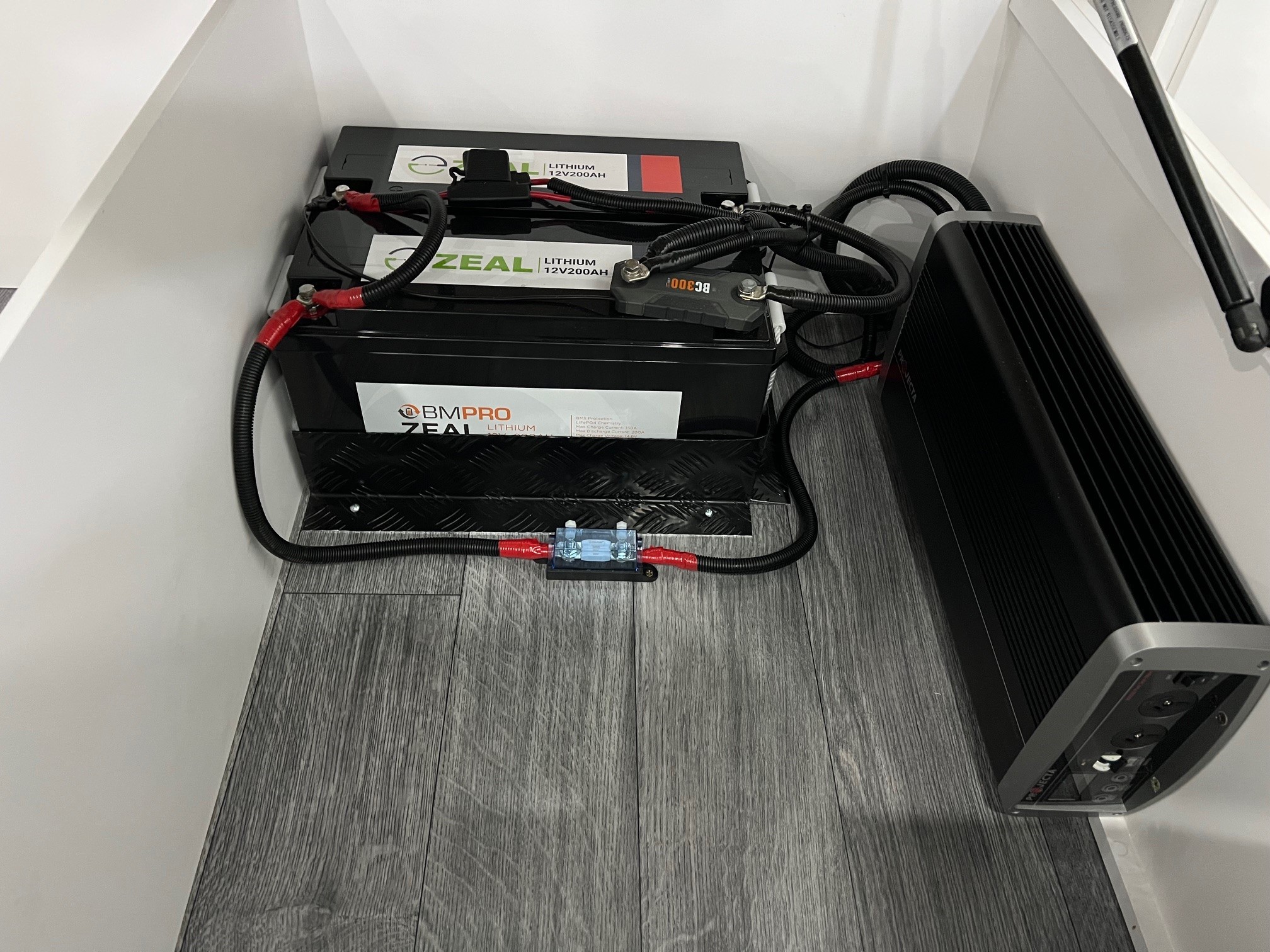 21ft6 Sunset Off-Road Family Horizon Double Bunk Van With 400amp Lithium Batteries