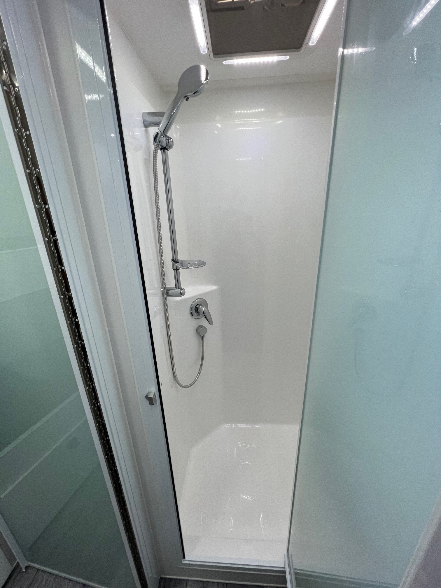 21ft6 Sunset Off-Road Family Horizon Double Bunk Van With 400amp Lithium Batteries