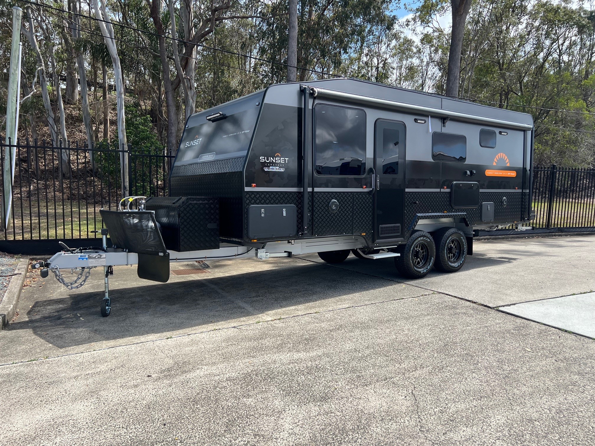 21ft6 Sunset Off-Road Family Horizon Double Bunk Van With 400amp Lithium Batteries