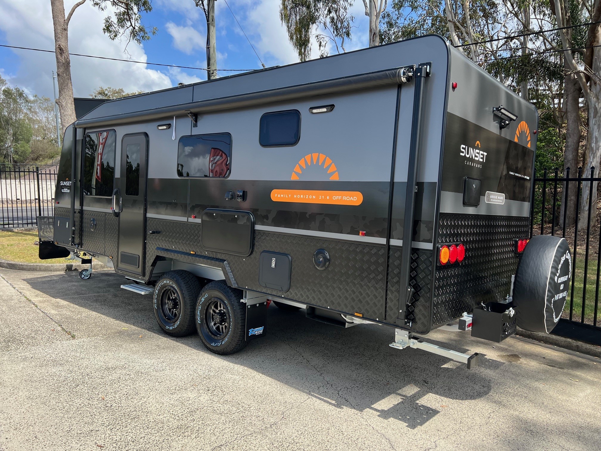 21ft6 Sunset Off-Road Family Horizon Double Bunk Van With 400amp Lithium Batteries