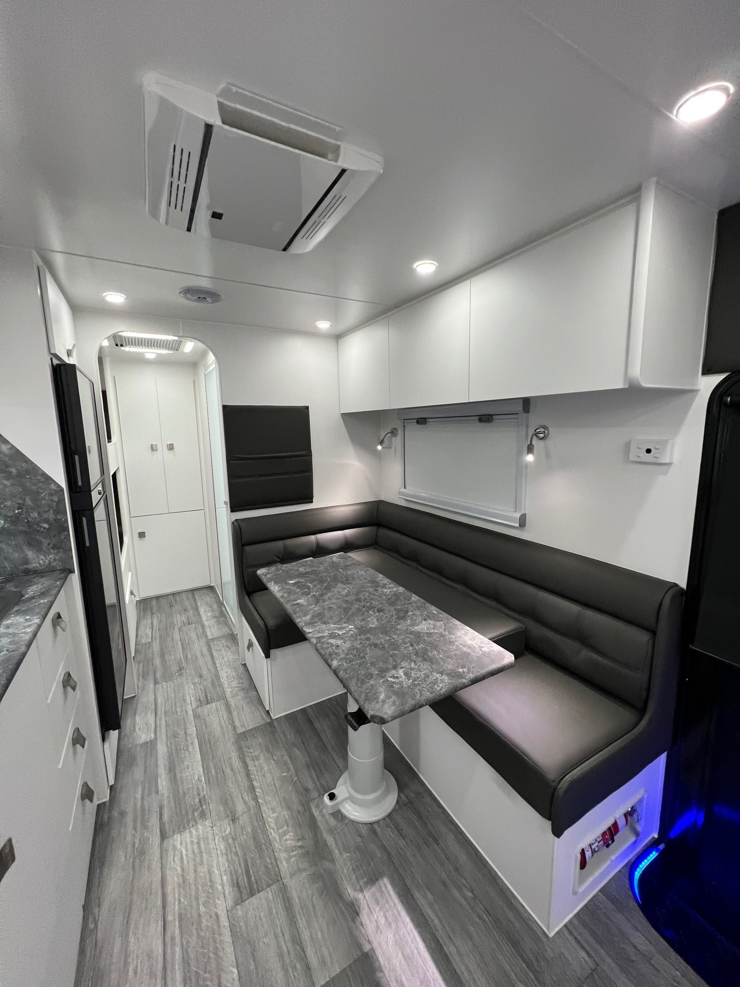 21ft6 Sunset Off-Road Family Horizon Double Bunk Van With 400amp Lithium Batteries