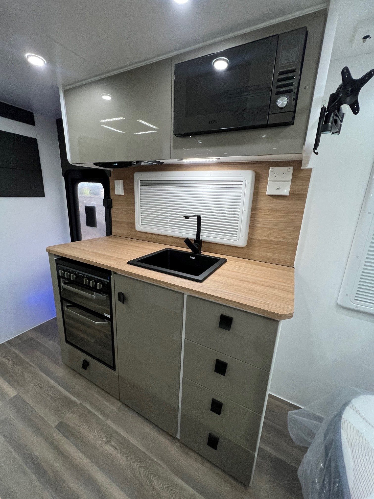 2024 Sunset Wildtrekker 17ft Offroad Caravan