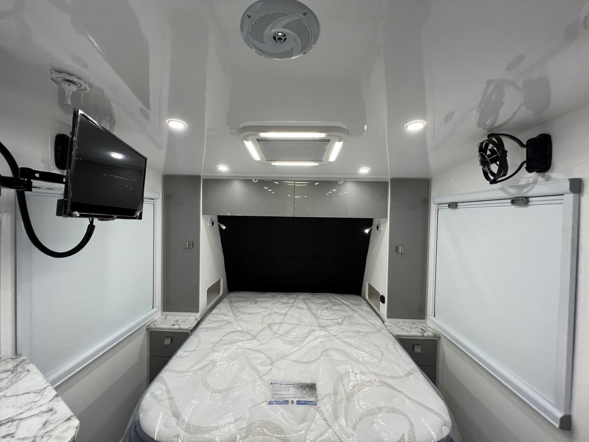 2025 Sunrise Wild Warrior 19ft8 Off-Road Aluminum Frame van With 400amp lithium & 2600W Inverter