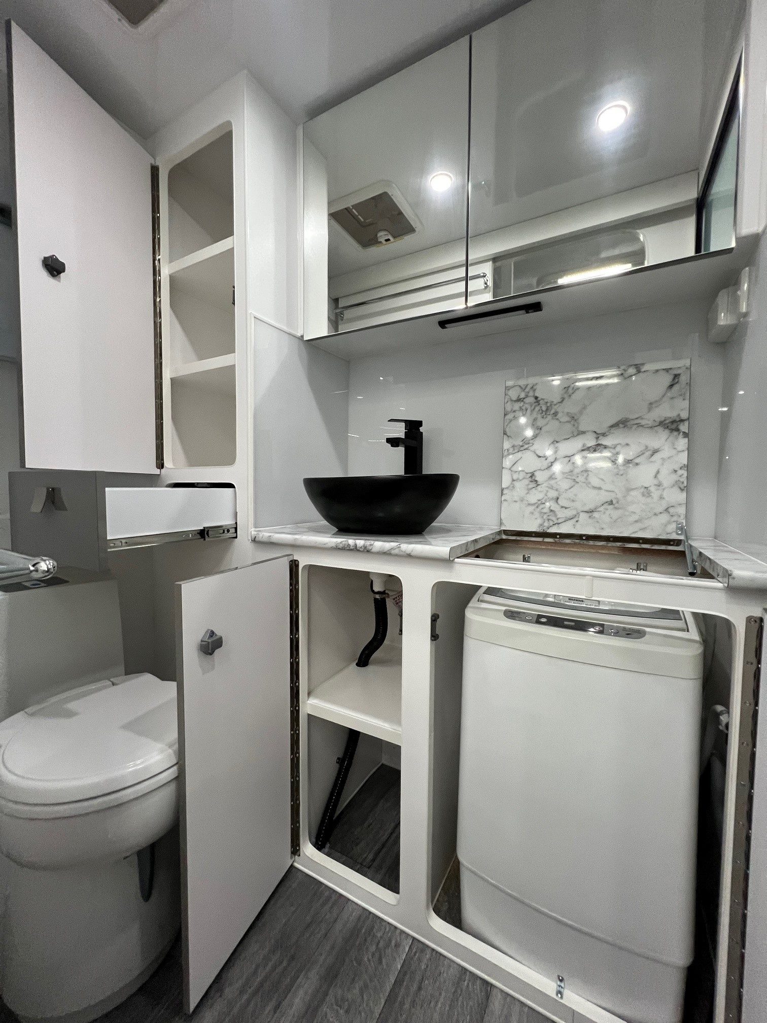 2025 Sunrise Wild Warrior 19ft8 Off-Road Aluminum Frame van With 400amp lithium & 2600W Inverter