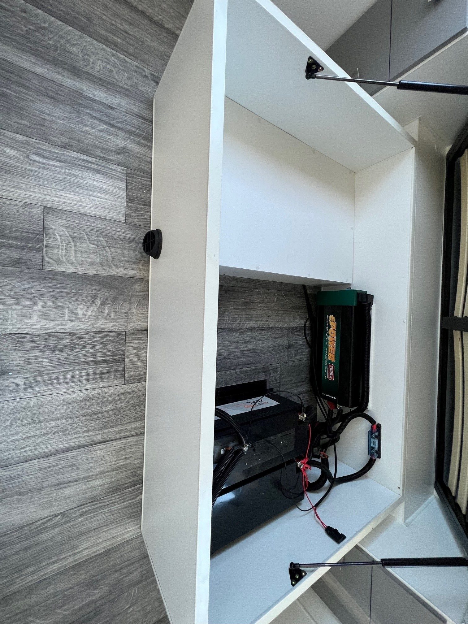 2025 Sunrise Wild Warrior 19ft8 Off-Road Aluminum Frame van With 400amp lithium & 2600W Inverter